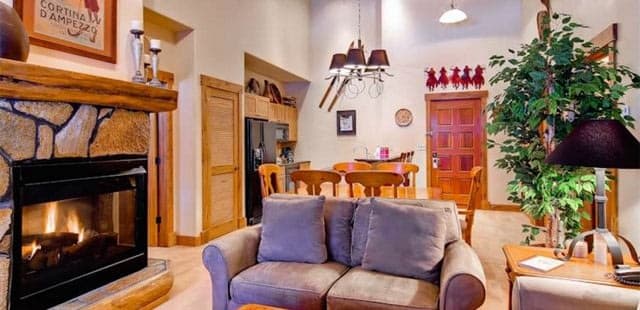 Champagne Lodge at Trappeurs