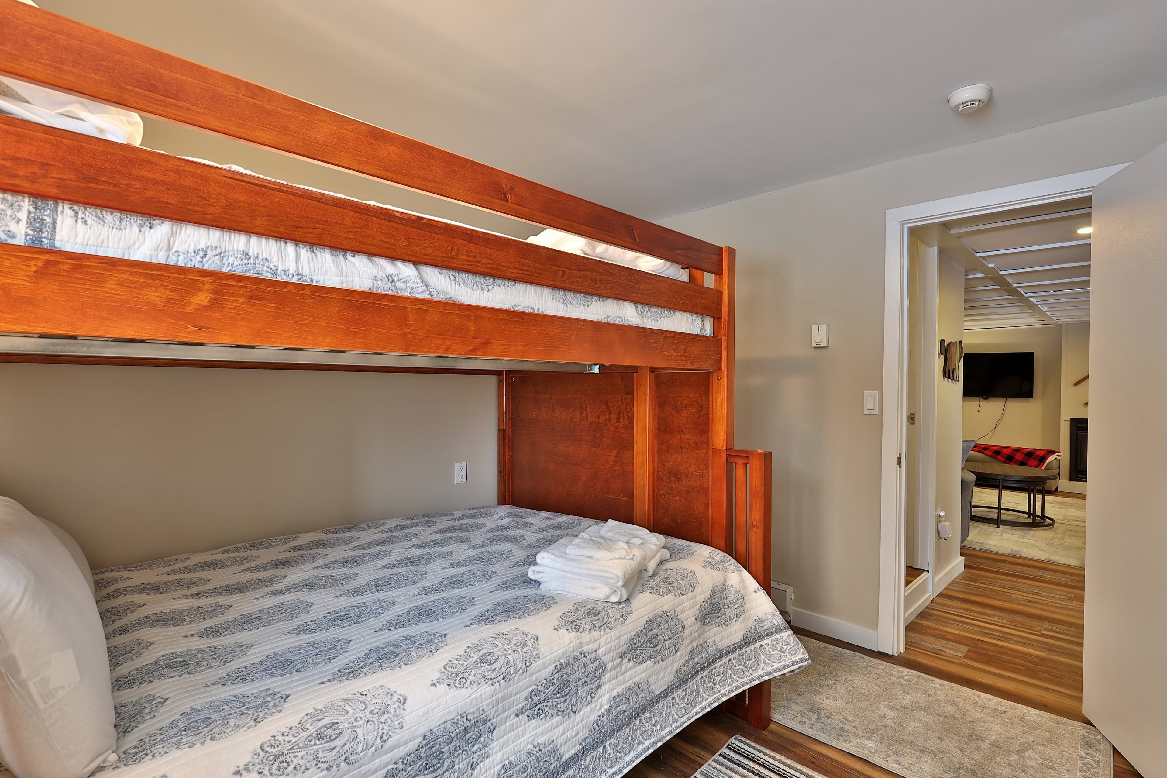 Top bunk (full size) Bottom bunk (queen size)