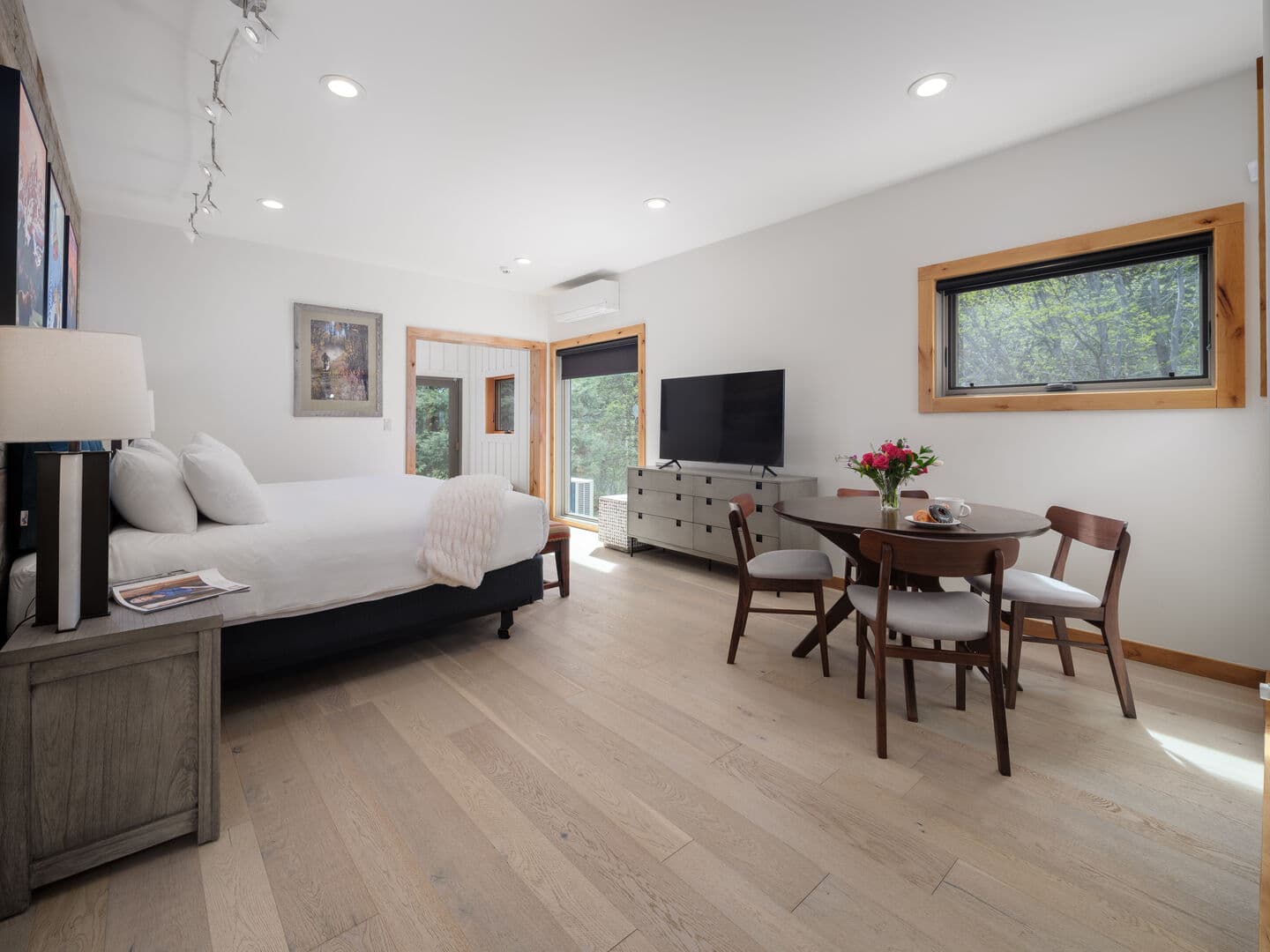 Guest House Studio - King Bed