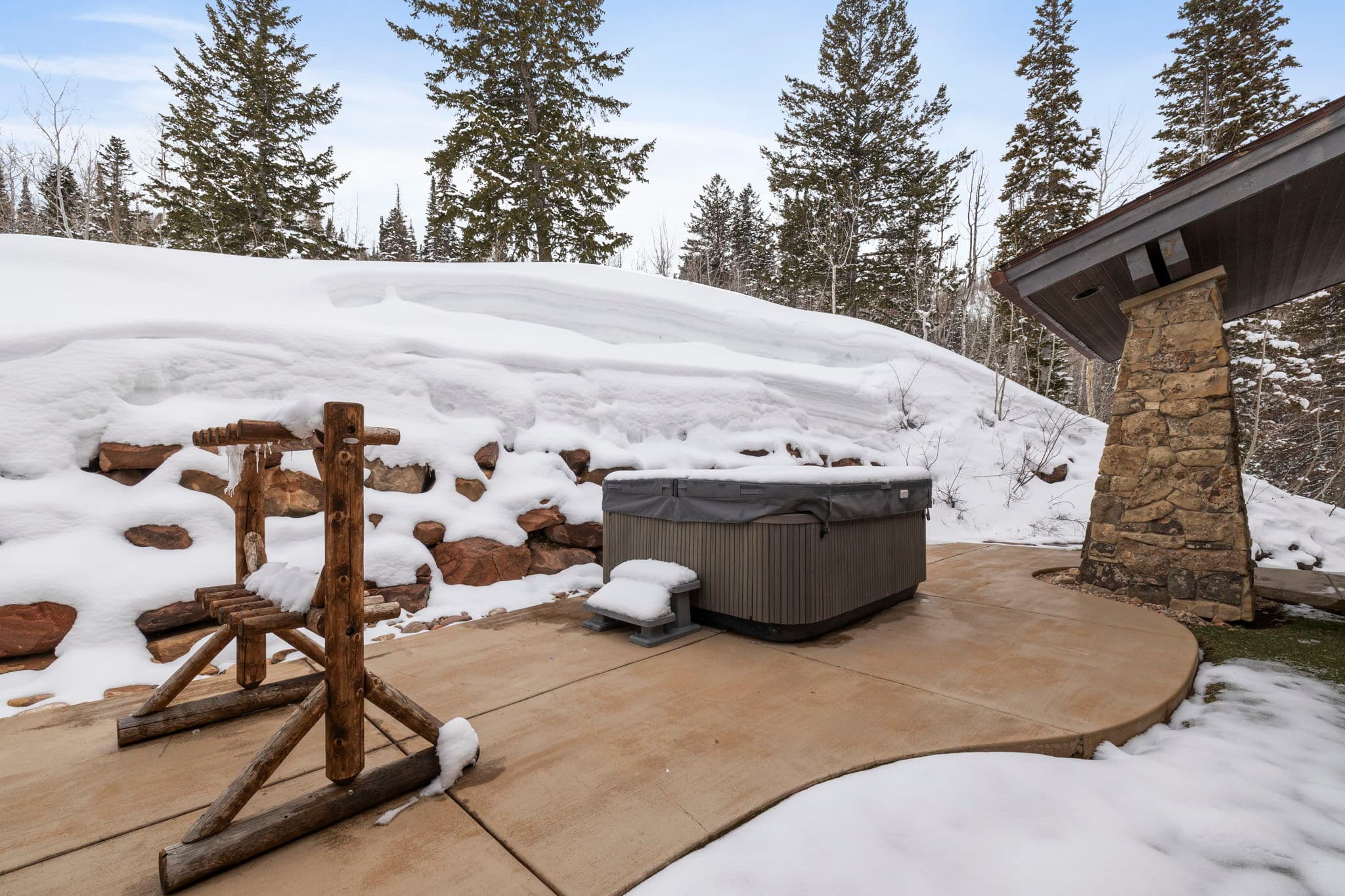 view of the hot tub with snowy mountains in the background