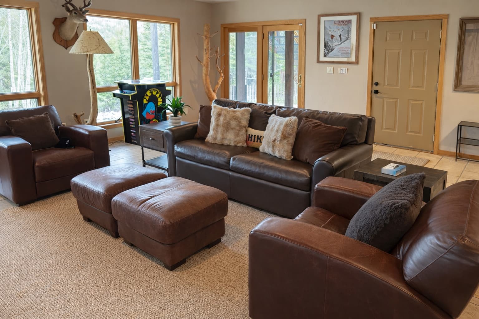 Living Area - Mountain Serenity Retreat - Blue River Vacation Rental