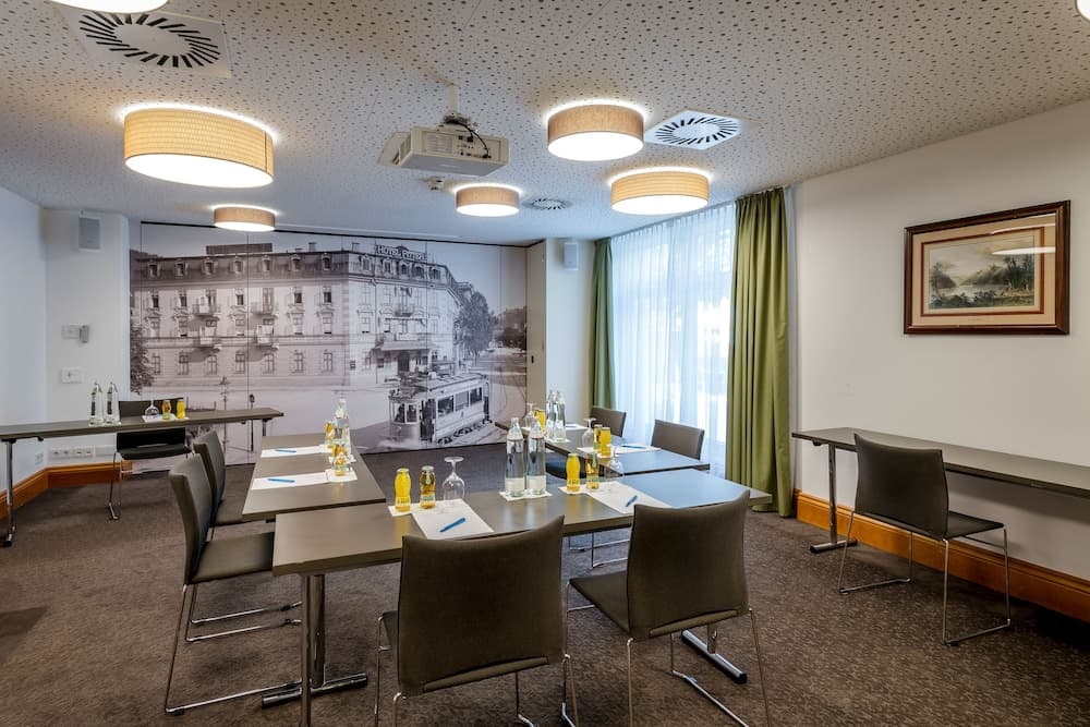 Meeting facility