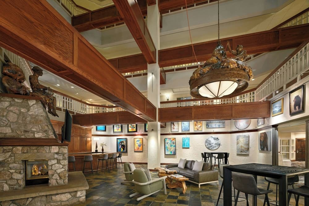 Lobby lounge