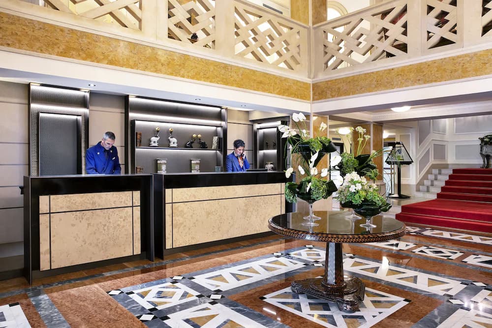 Lobby lounge