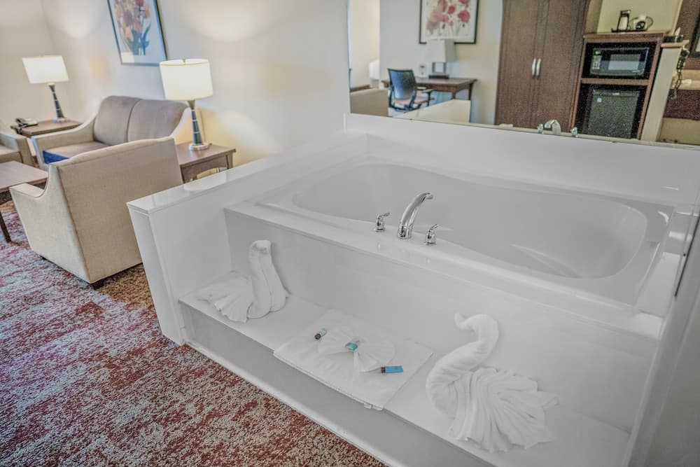 Jetted tub