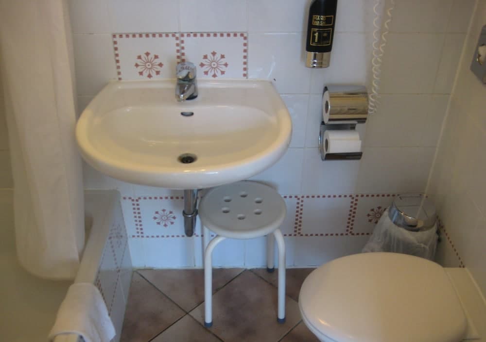 Bathroom sink
