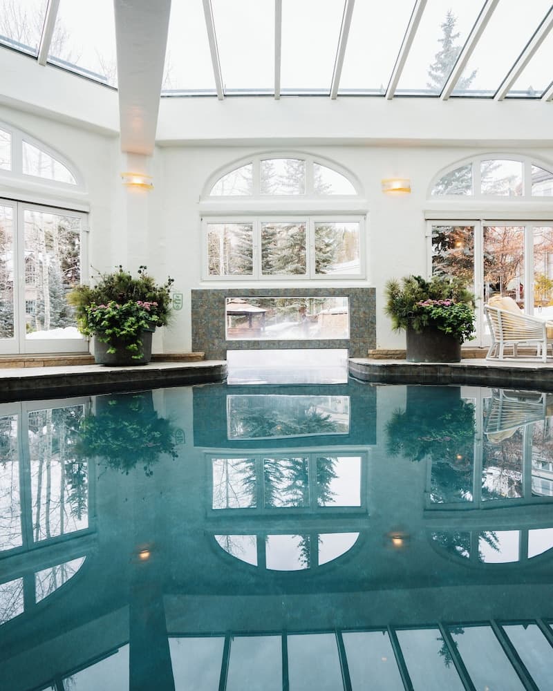 Indoor/outdoor pool