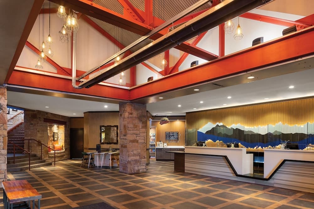 Lobby lounge