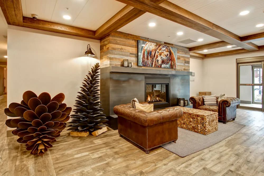 Lobby lounge
