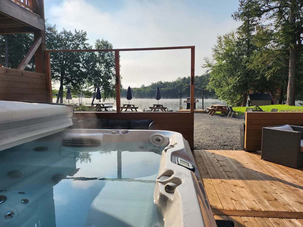 Outdoor spa tub