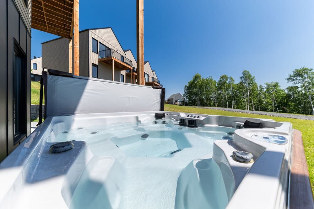 Private spa tub