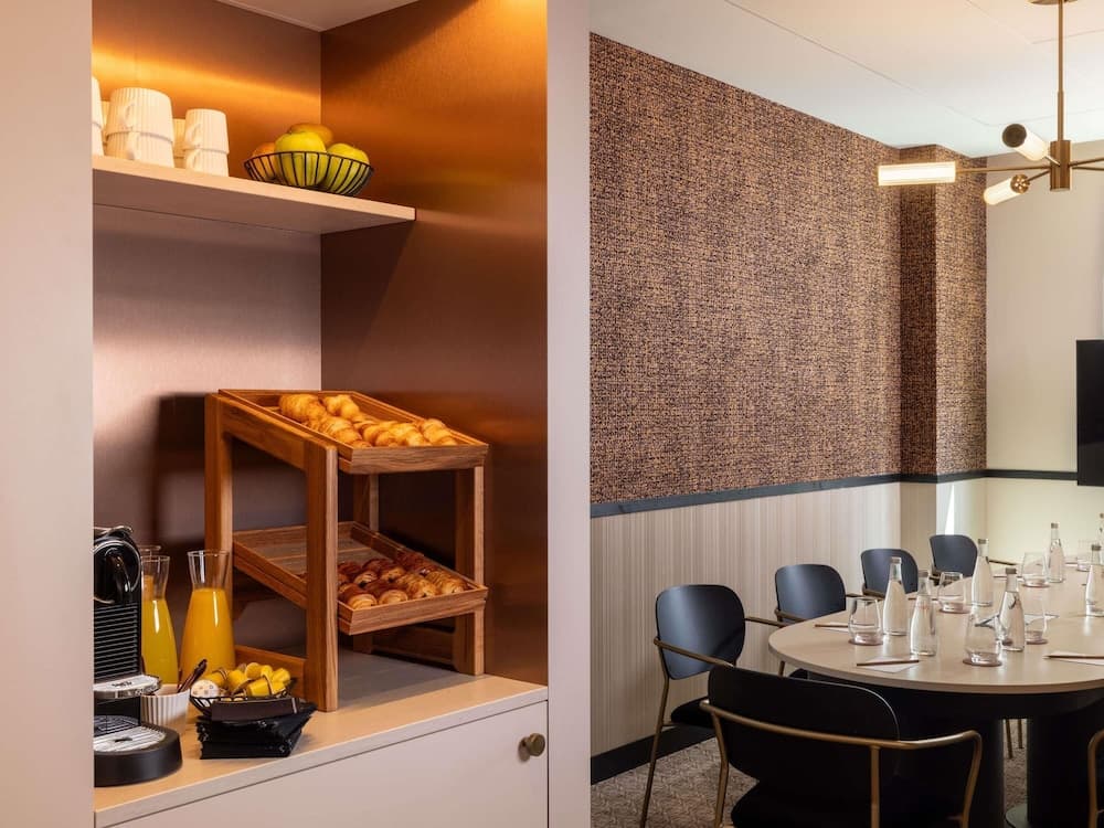 Meeting facility