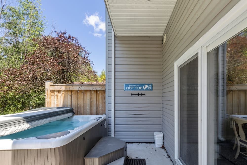 Private spa tub