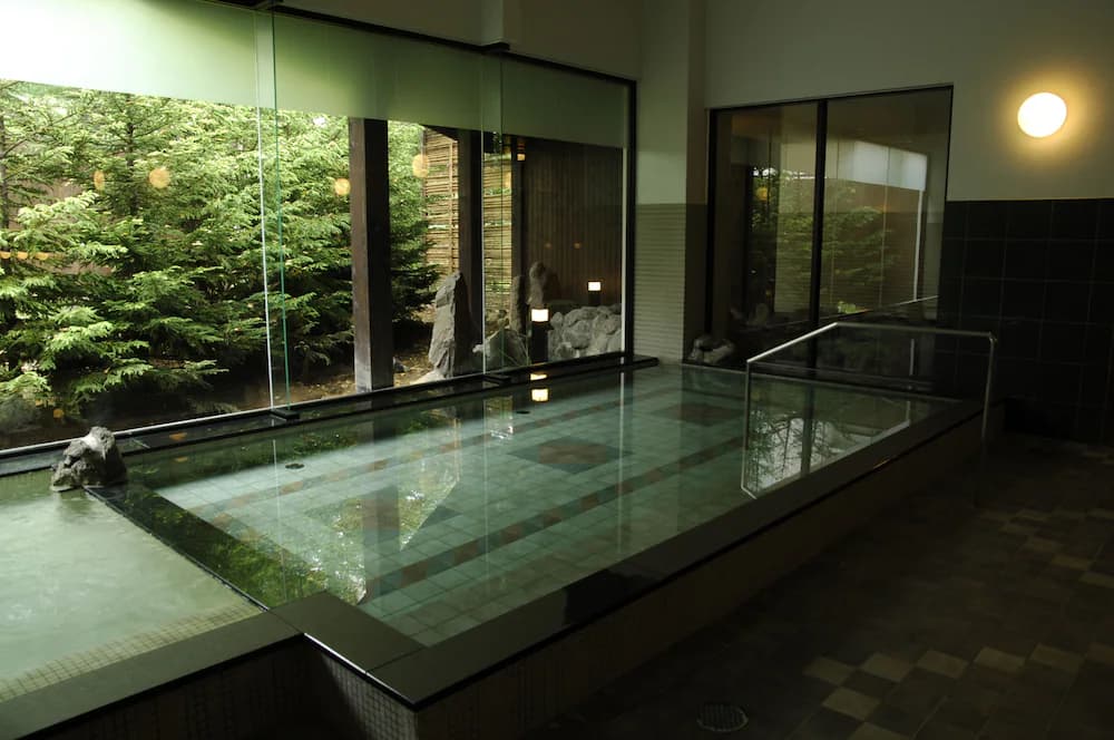 Indoor spa tub