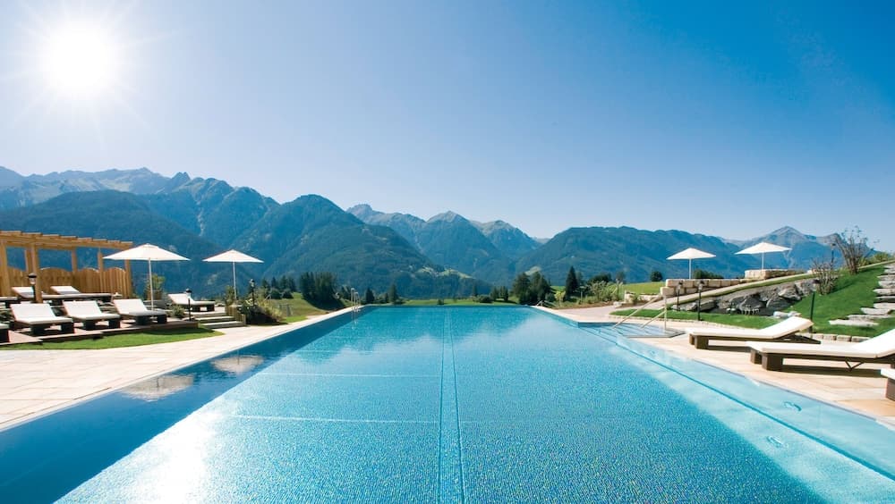 Infinity pool