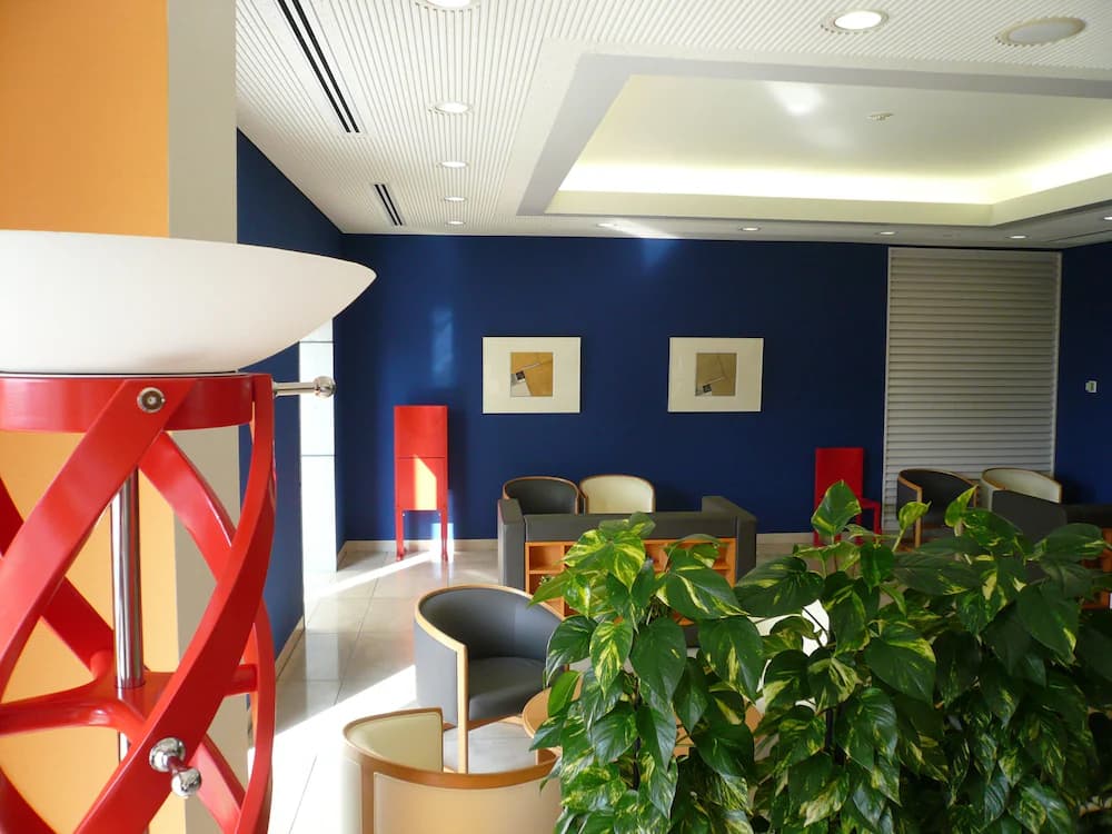 Lobby lounge