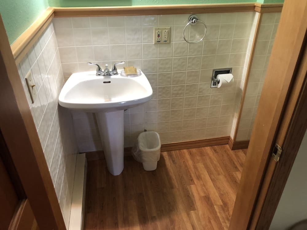 Bathroom sink