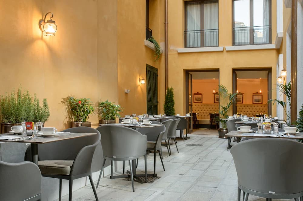 Breakfast area