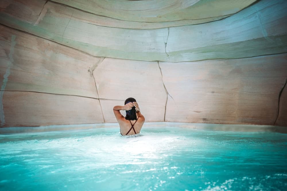 Indoor spa tub