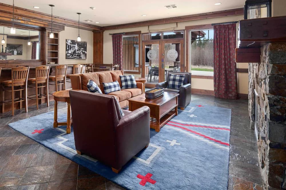 Lobby lounge
