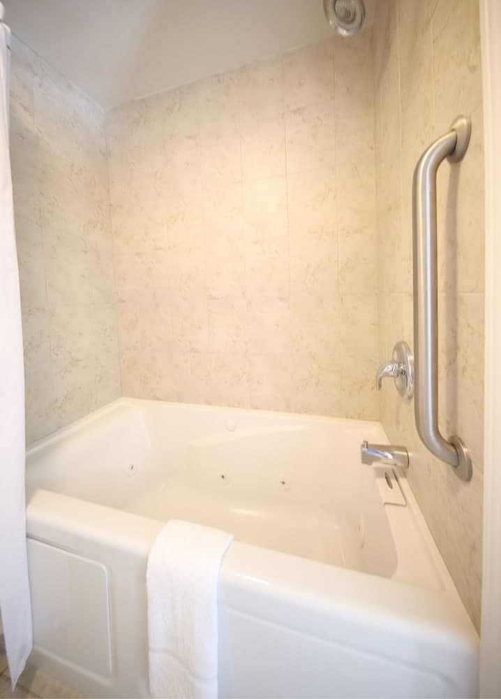 Jetted tub