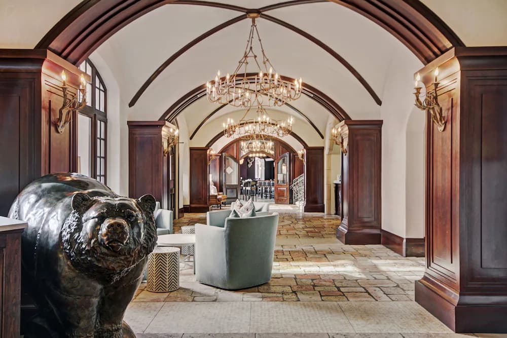 Concierge desk