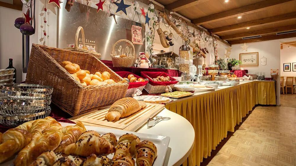 Breakfast area