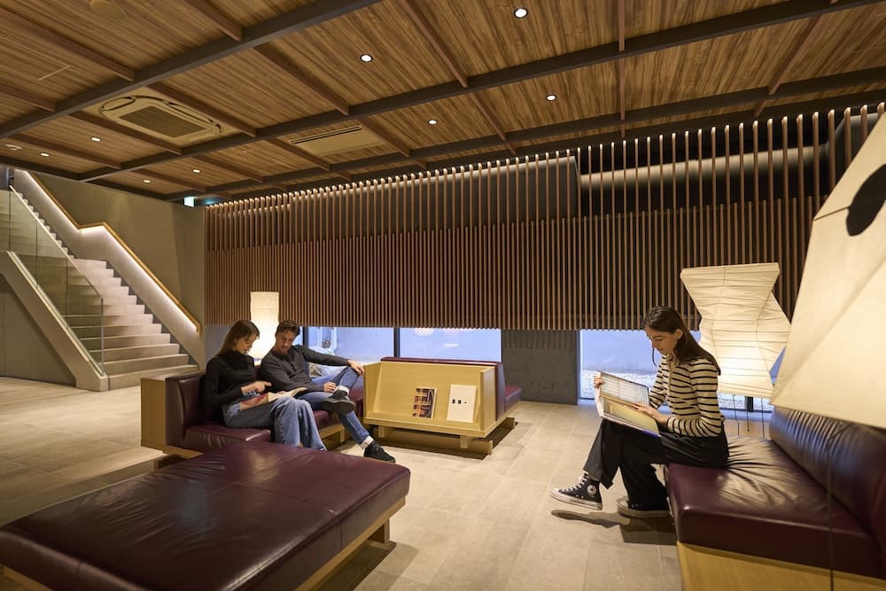 Lobby lounge