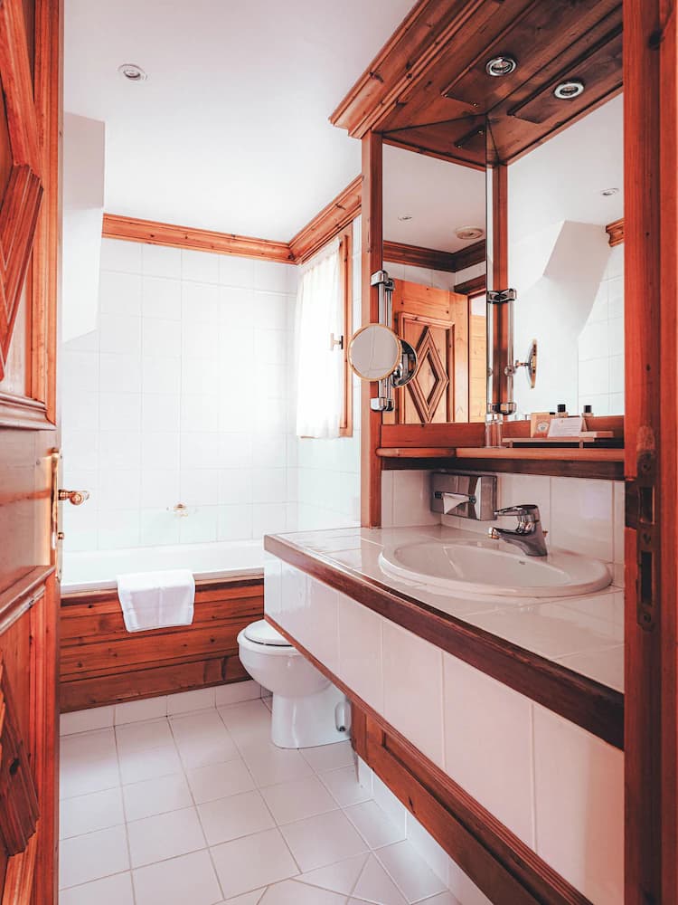 Bathroom amenities