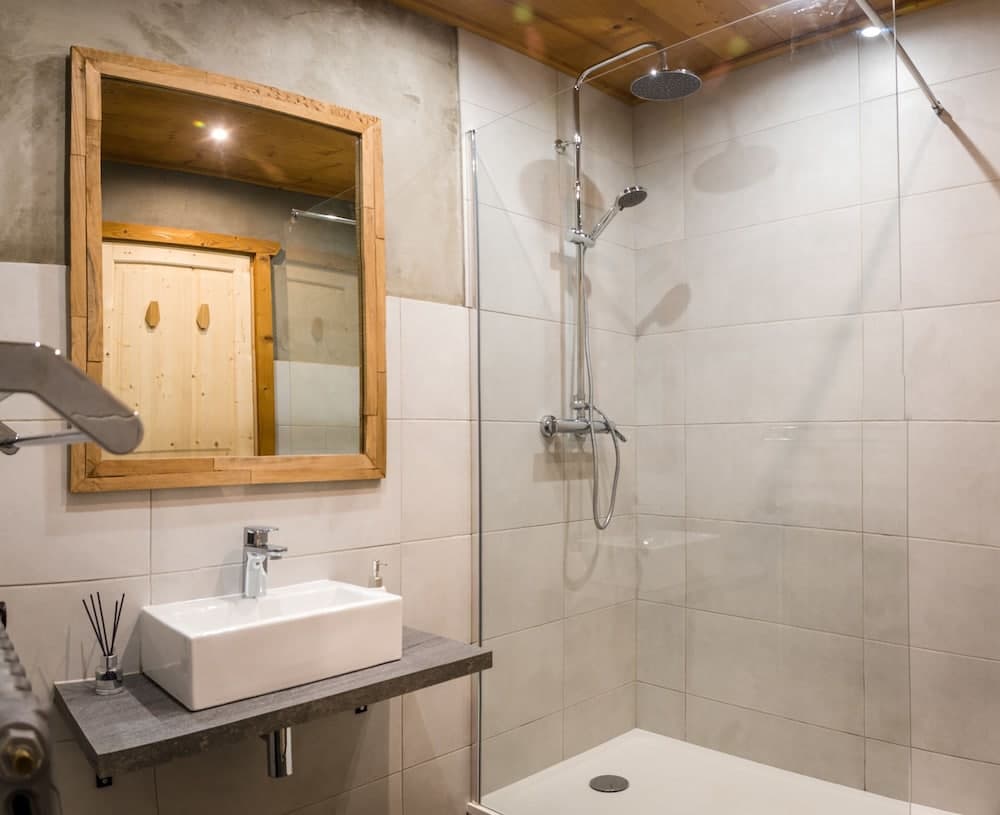 Bathroom shower