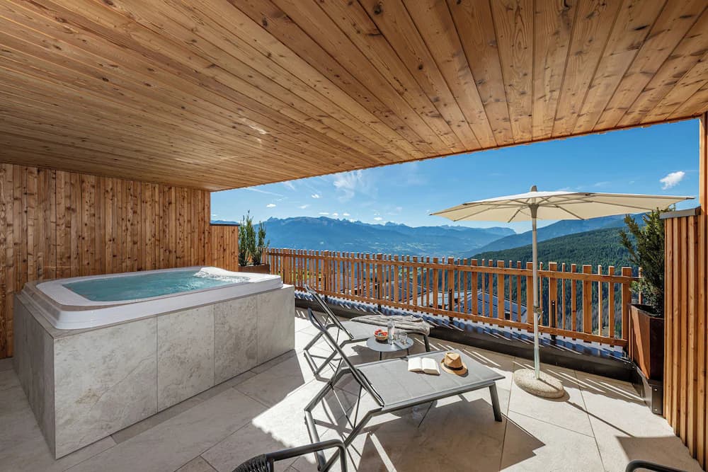 Private spa tub