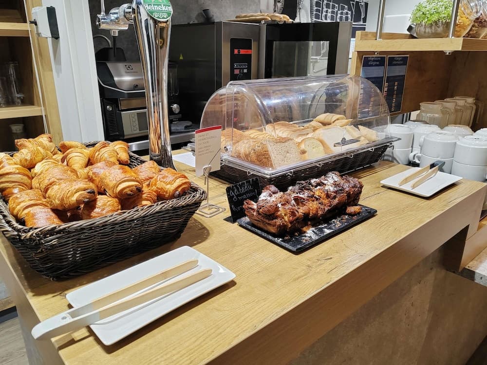 Breakfast area