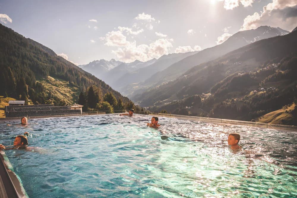 Infinity pool