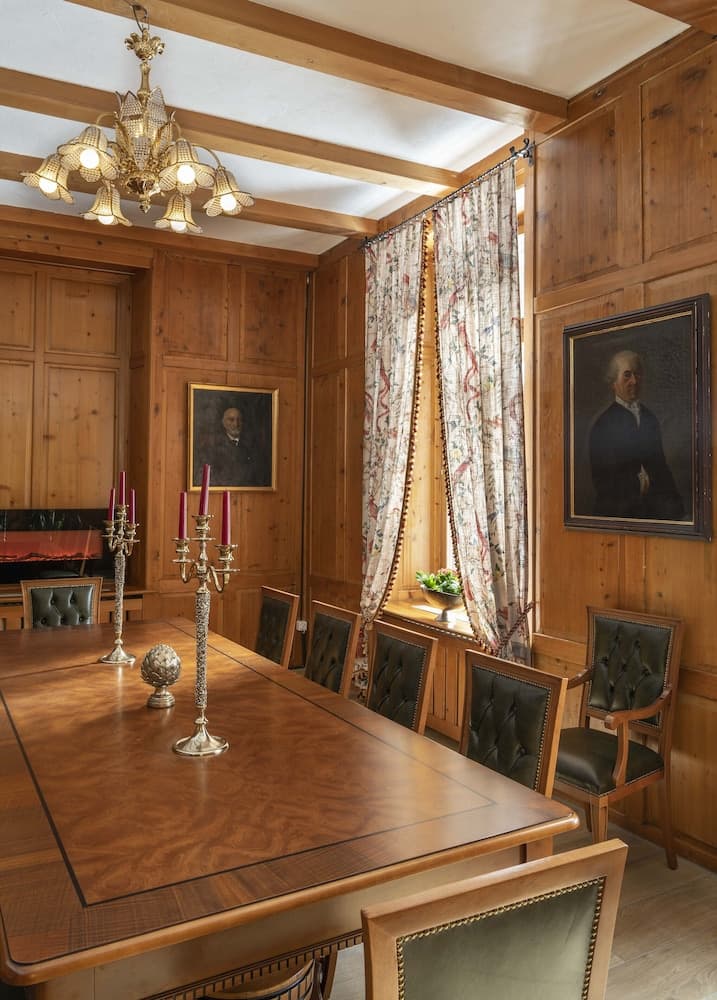 Meeting facility