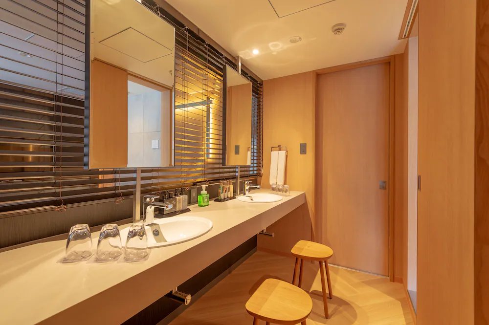 Bathroom sink