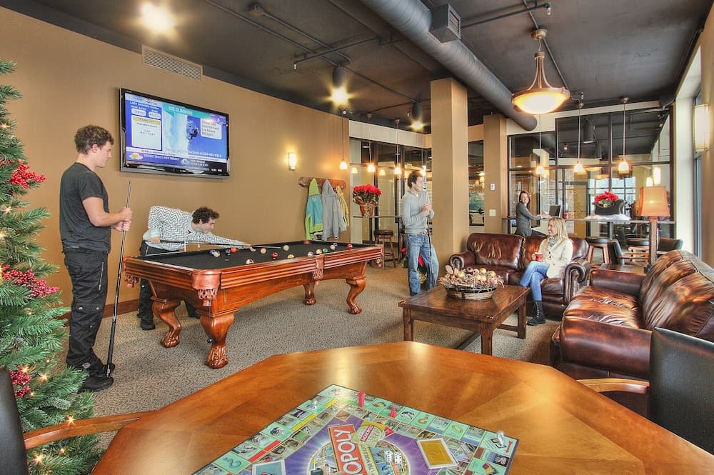 Lobby lounge