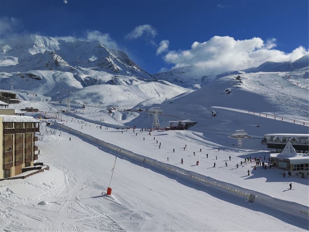 Snow and ski sports