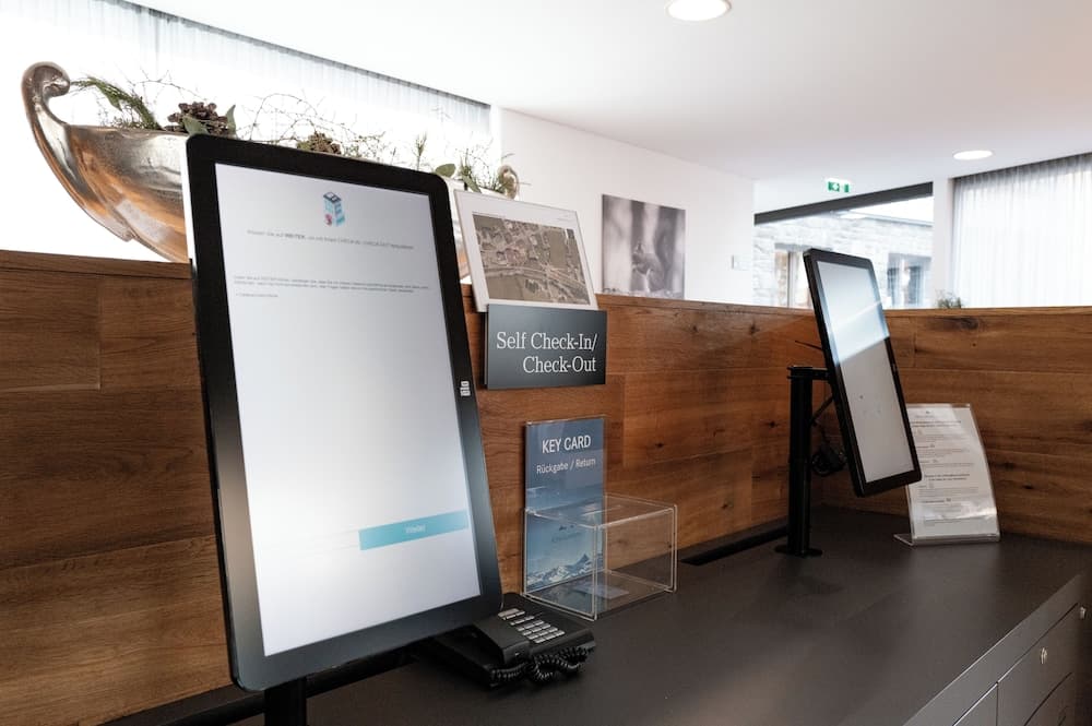 Check-in/check-out kiosk
