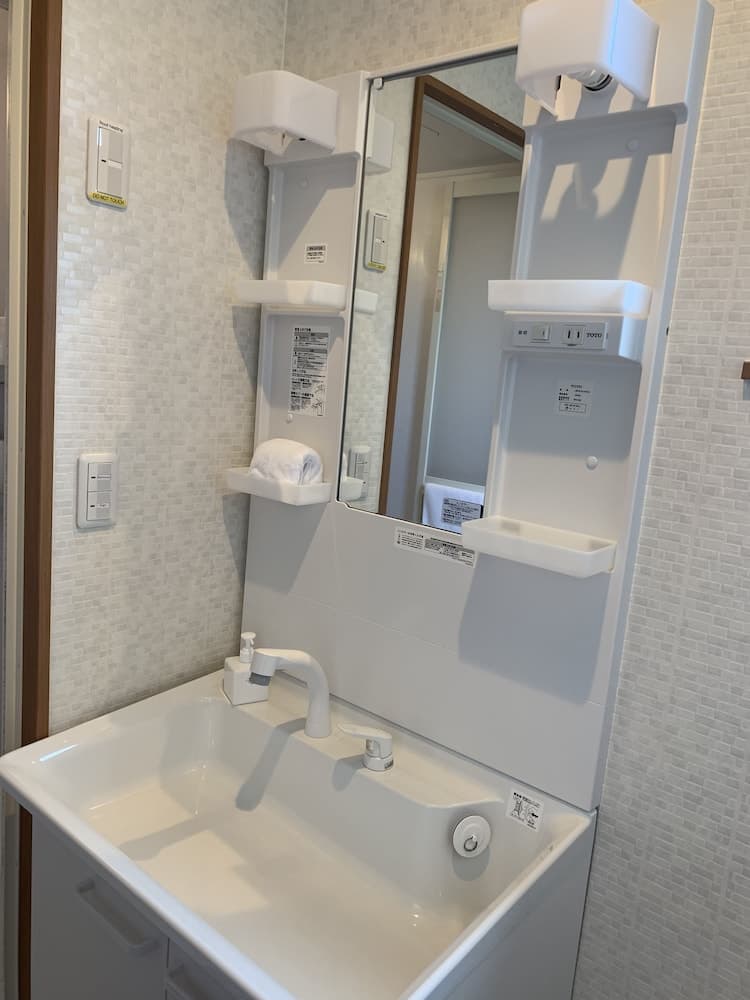 Bathroom sink