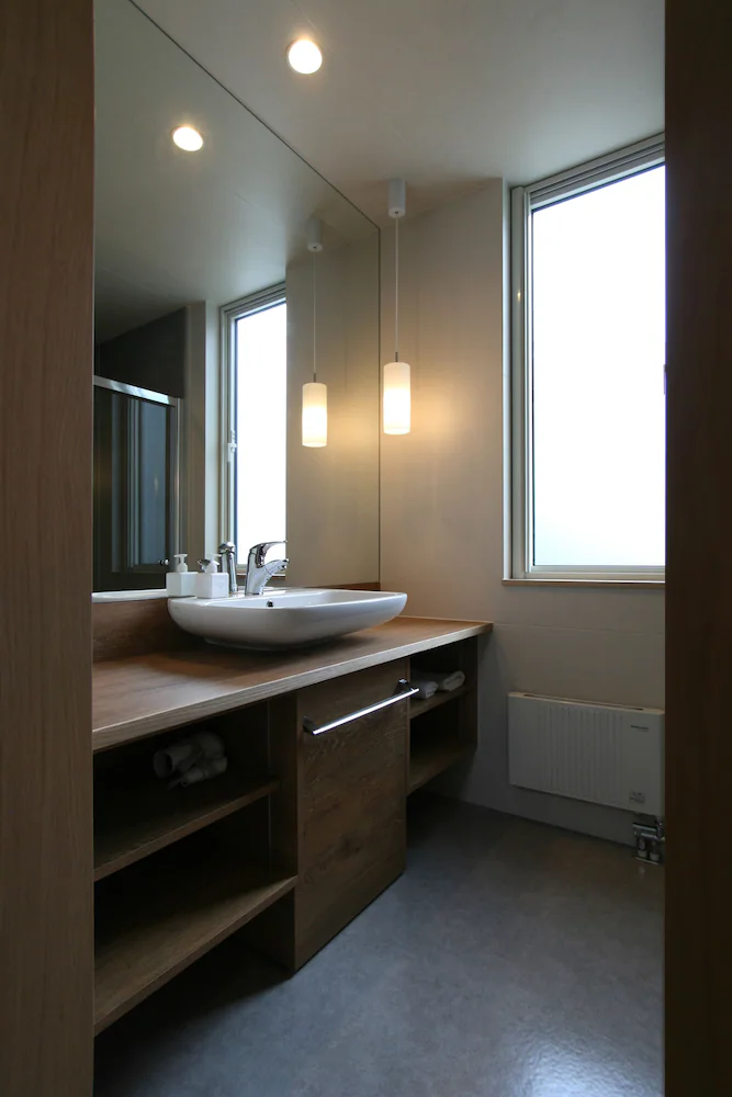 Bathroom sink