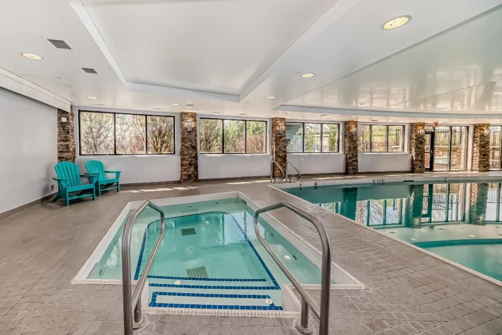 Indoor spa tub