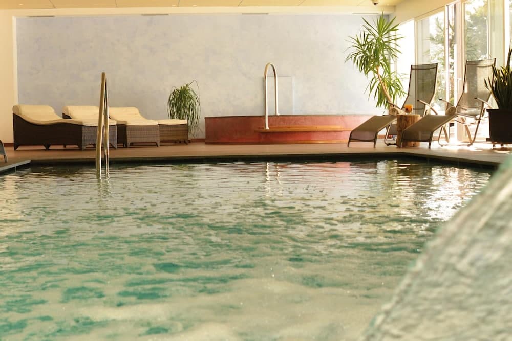 Indoor/outdoor pool