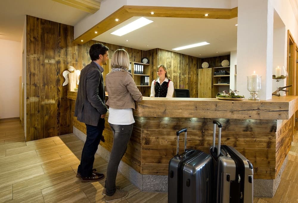 Check-in/check-out kiosk