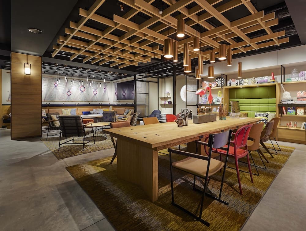Lobby lounge