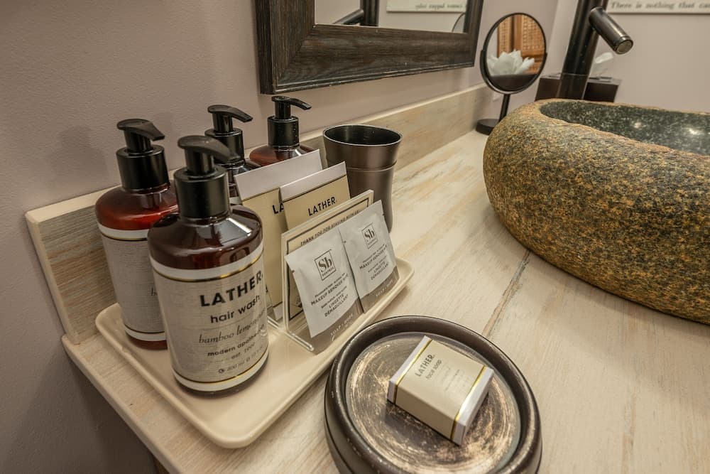Bathroom amenities